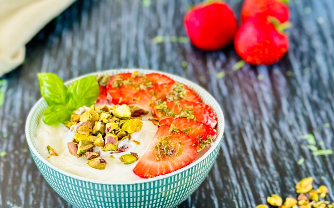 Vanille Quark mit Basilikum Pesto Erdbeeren