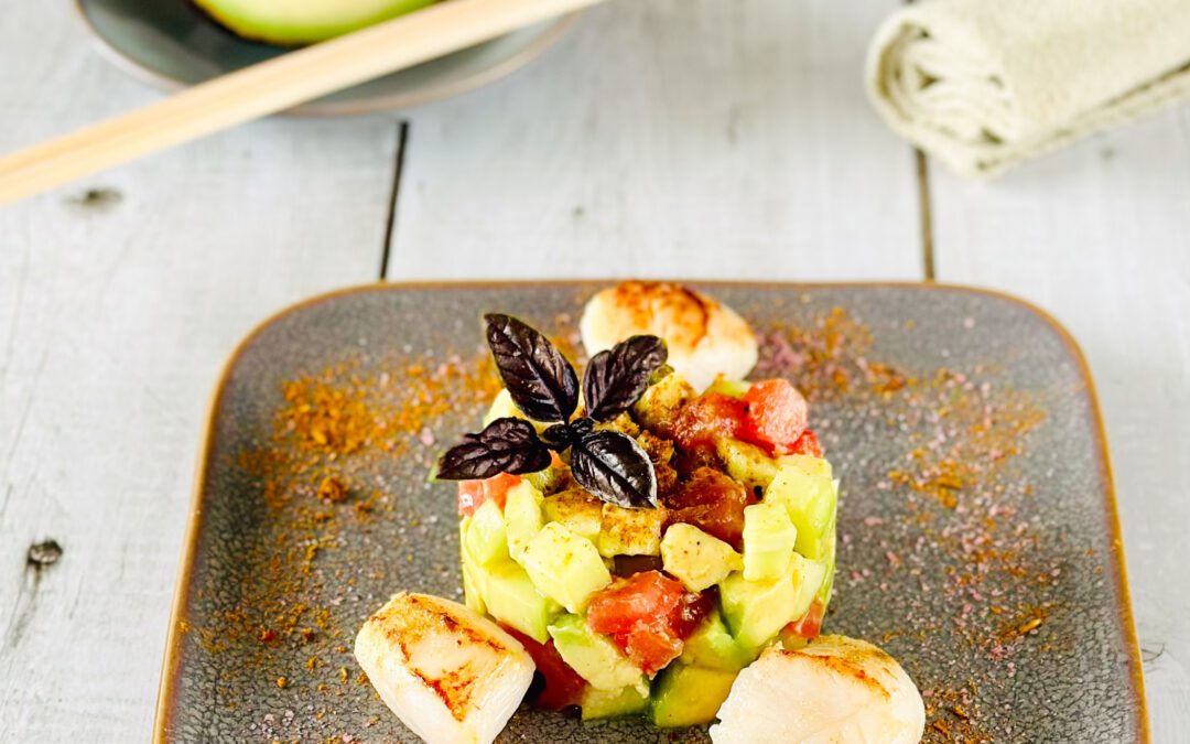 Avocado Gurken Tatar mit Jakobsmuscheln