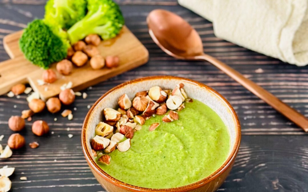 Brokkoli Suppe mit Haselnussmus