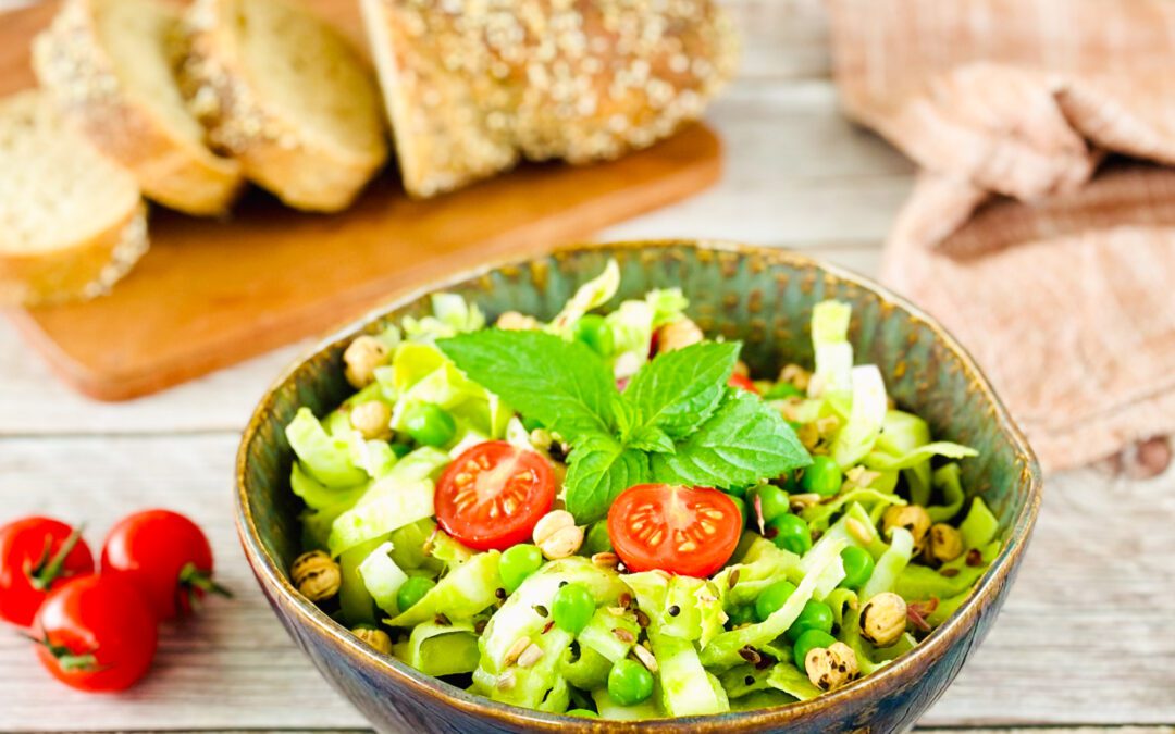 Chicorée Salat mit Erbsen Minze Sauce