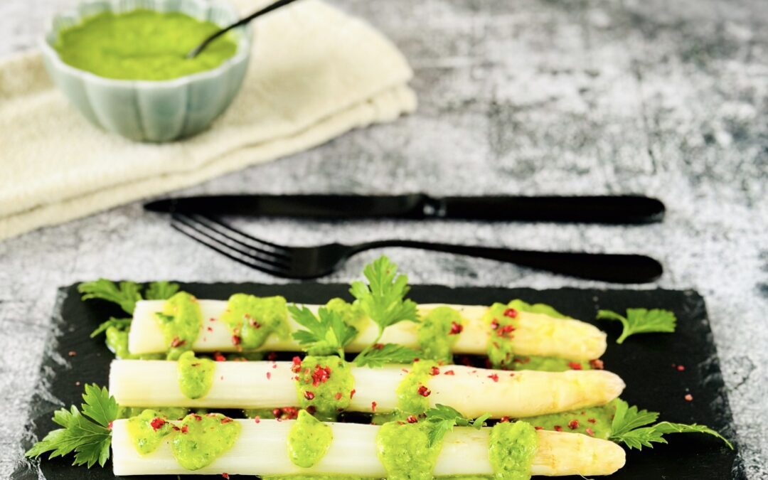 Weisser Spargel an Petersiliensauce