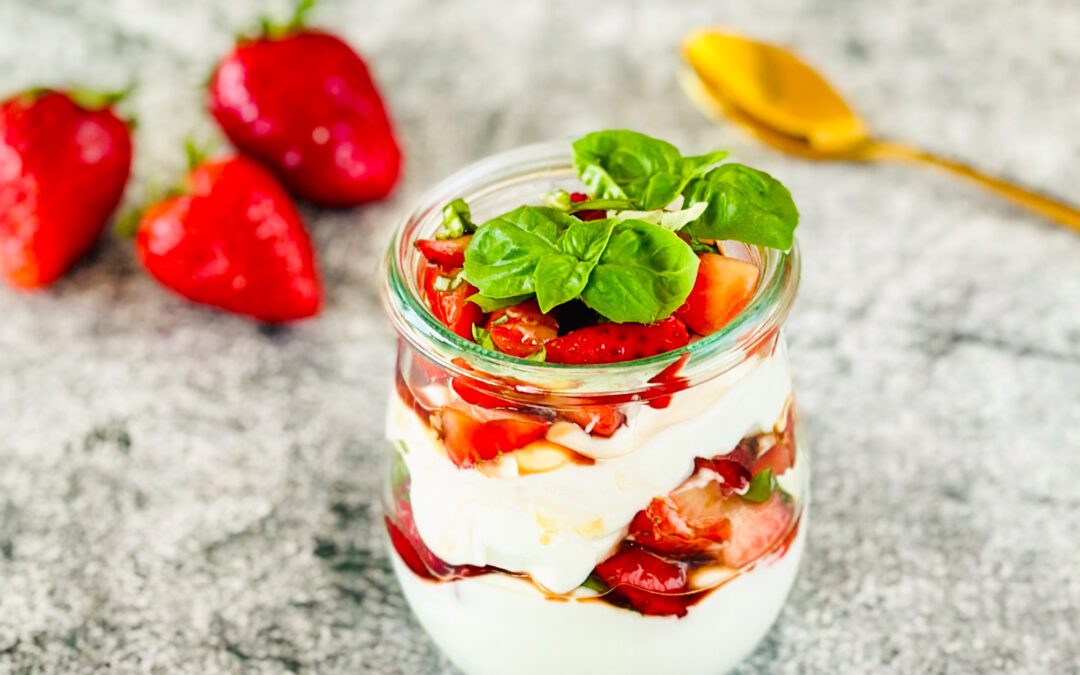Balsamico Basilikum Erdbeeren Trifle