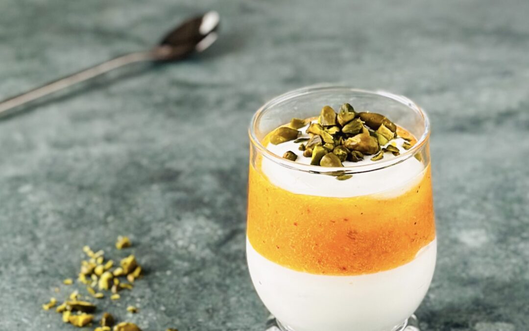 Kaki Joghurt Trifle mit Pistazien