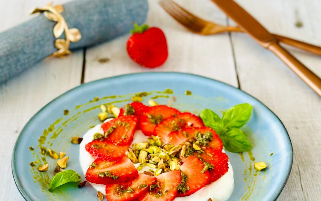 Ricotta mit Erdbeeren und Basilikum Pesto