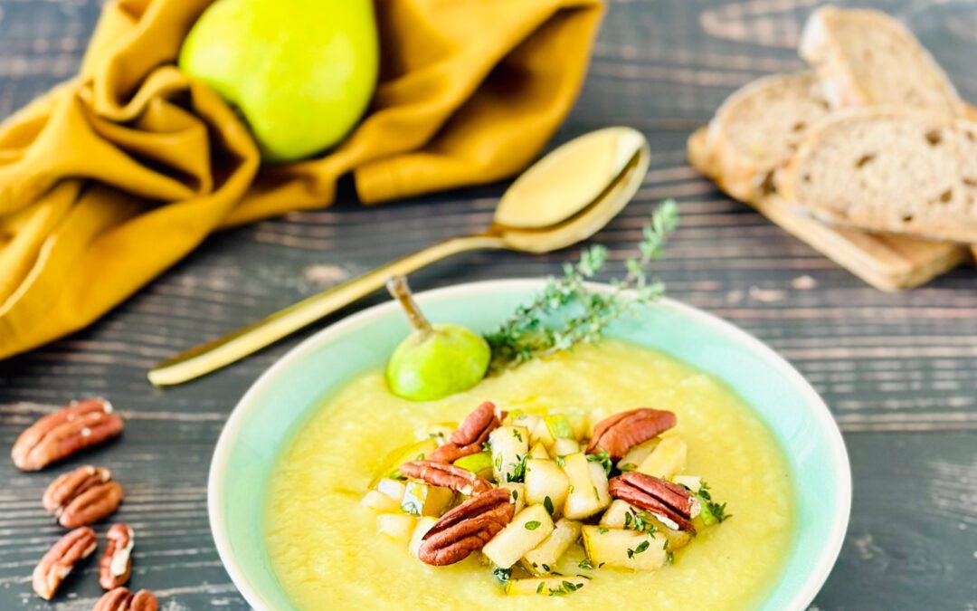 Sellerie Birnen Suppe mit Pekannüssen