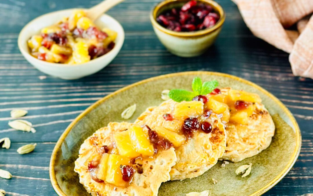 Hüttenkäse Pancakes mit Ananas Cranberry Chutney
