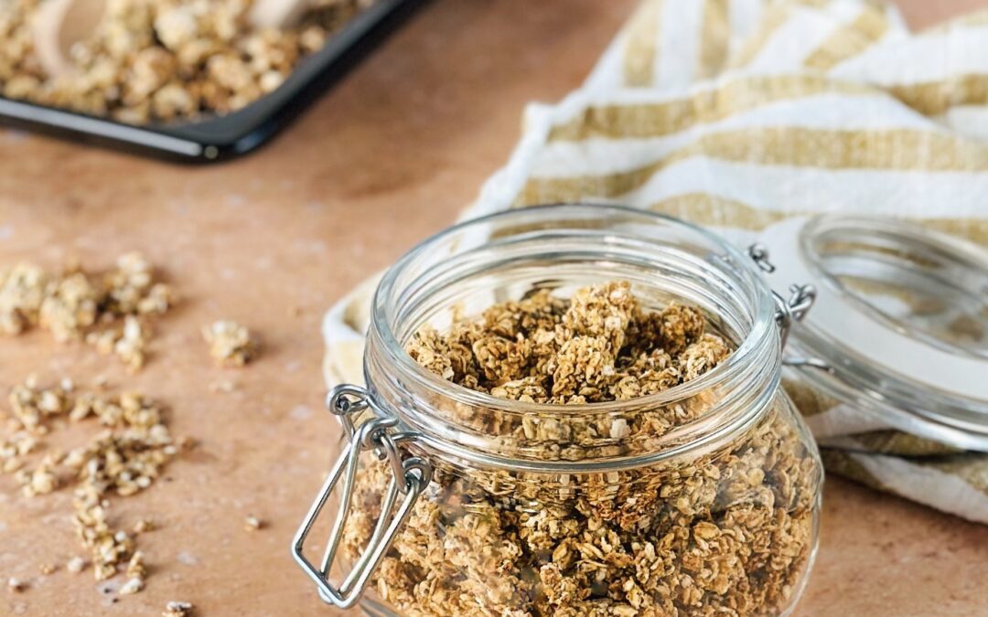 Tahini Chia Knuspermüsli ohne Zuckerzusatz