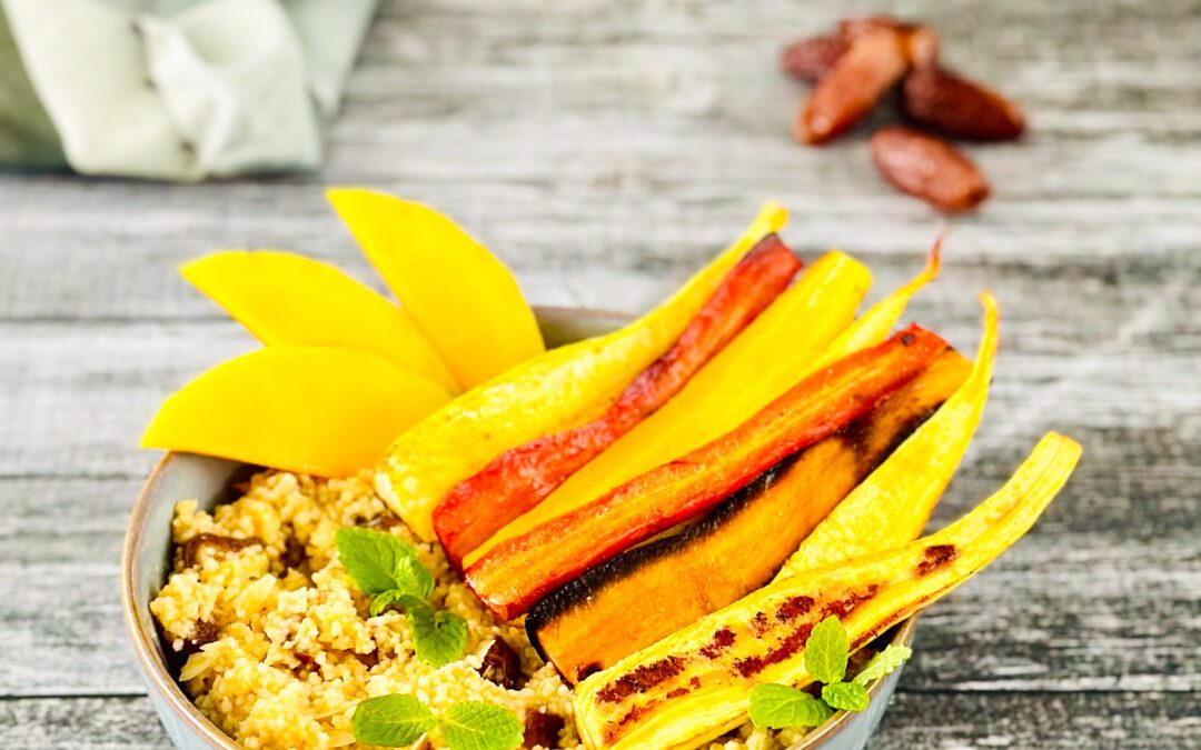 Mango Couscous Bowl mit gerösteten bunten Karotten