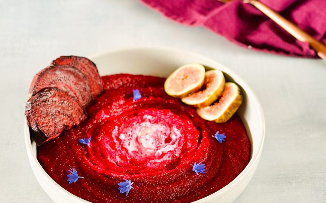 Rote Beete Polenta mit Ziegenfrischkäse