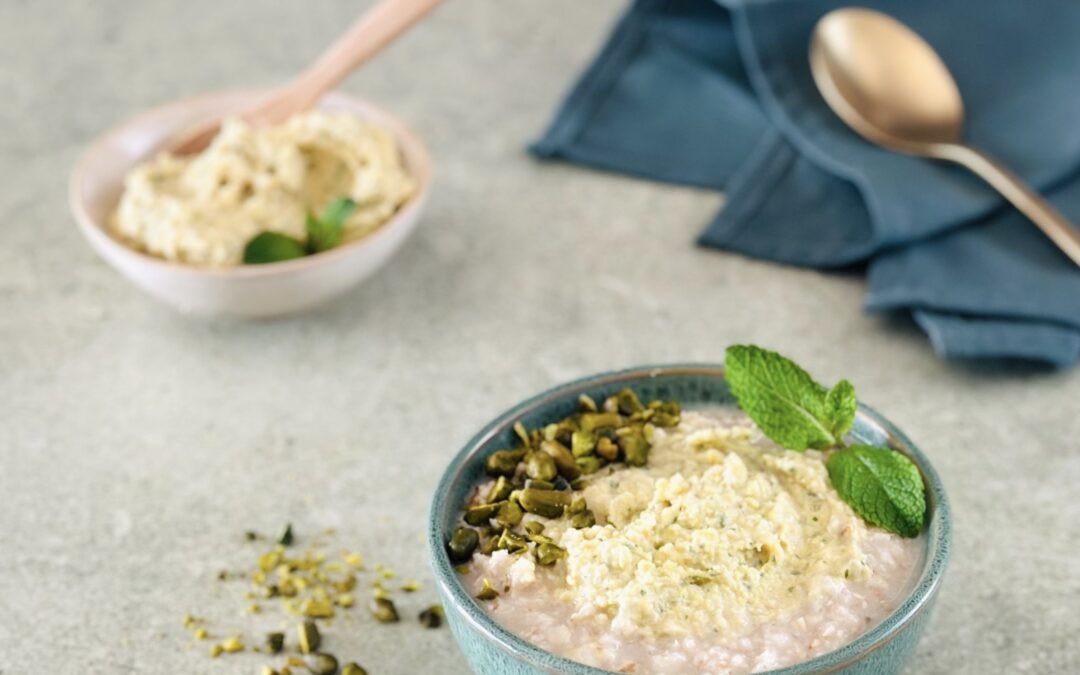 Hafer Porridge mit Minzhummus