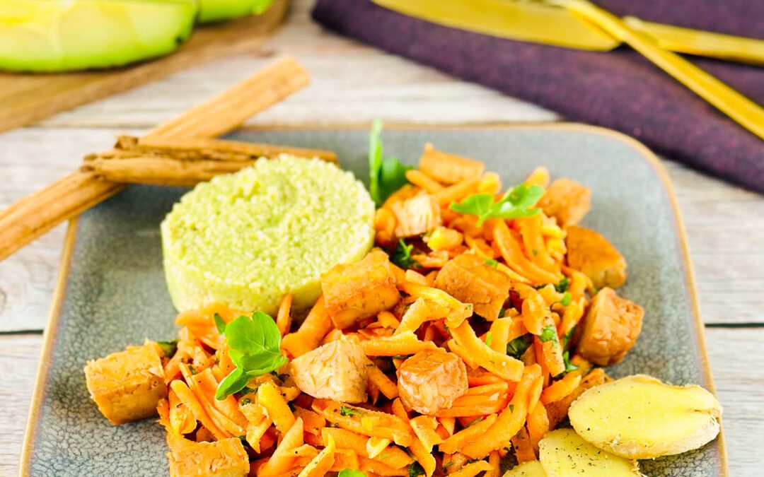 Ingwer Karotten mit Avocado Kichererbsen Couscous und Knusper Tempeh