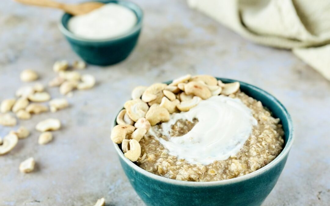 Cashew Vanille Porridge mit Soja Labneh
