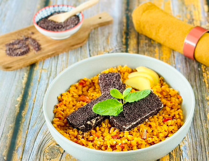 Mohn Tofu auf Kurkuma Linsen