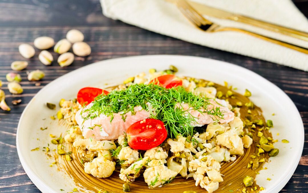 Ofenlachs mit Pistazien Dill Blumenkohl