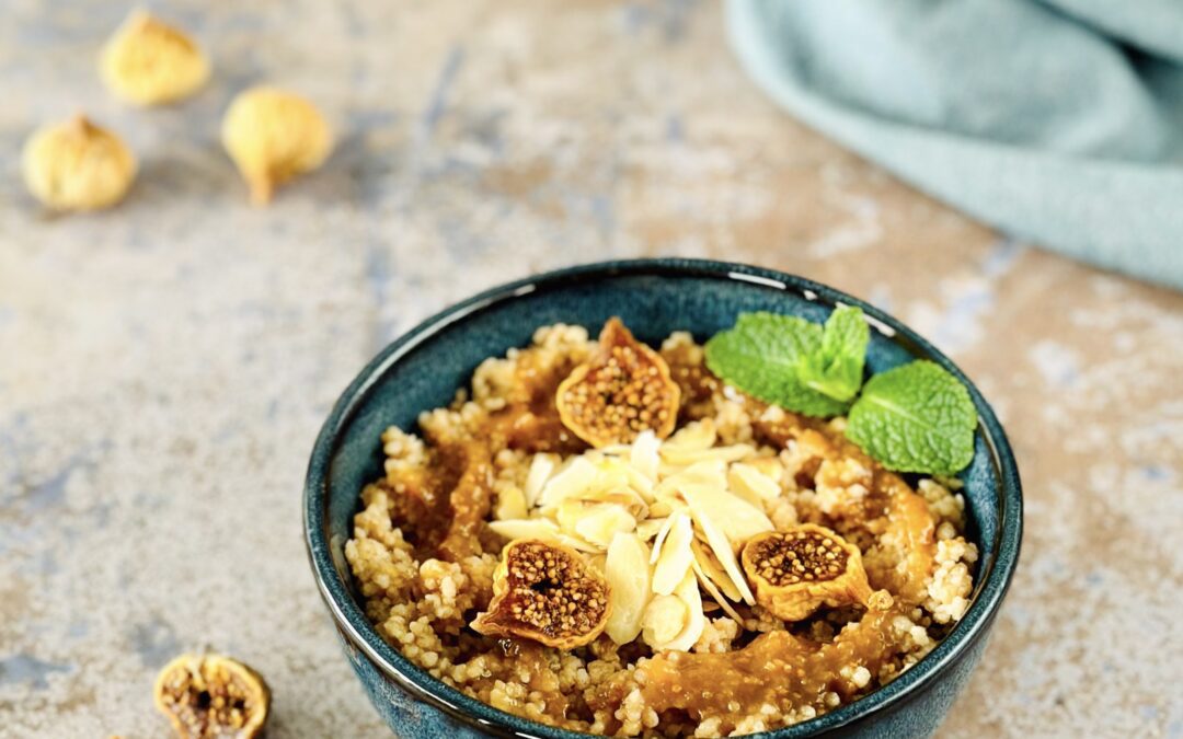 Süsses Frühstücks Couscous mit Feigen und Mandeln