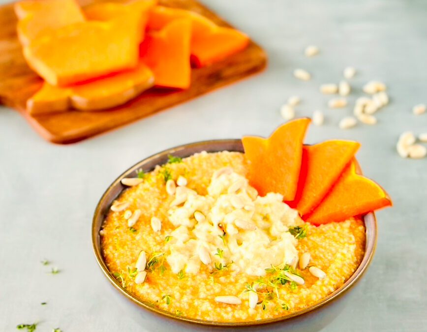 Kürbis Hirse mit Ziegenkäse und Pinienkernen