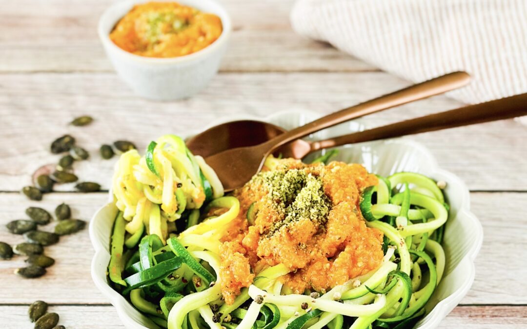Zucchini Spaghetti mit Kürbis Pesto