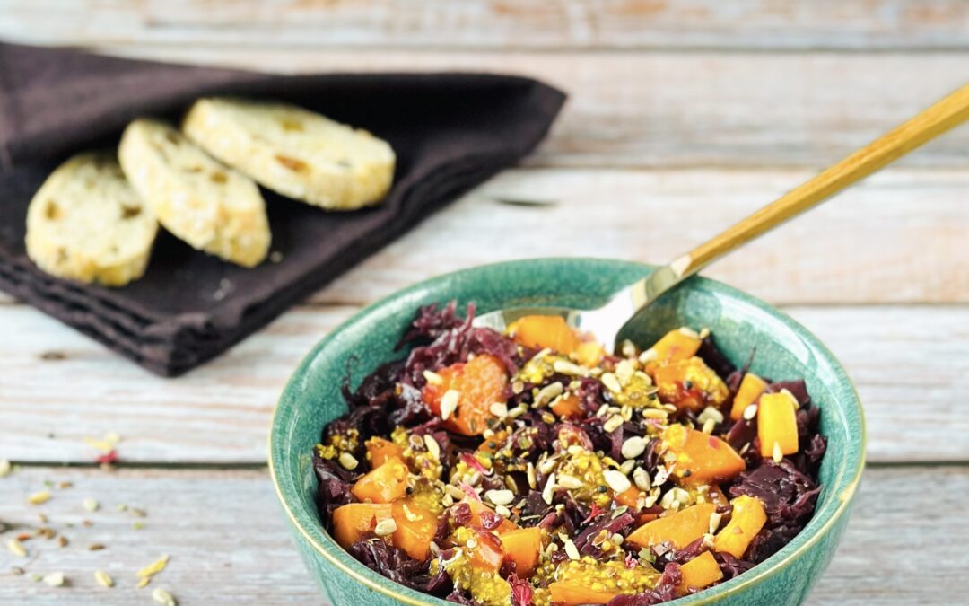 Rotkohl Salat mit Aprikosen und Kernen