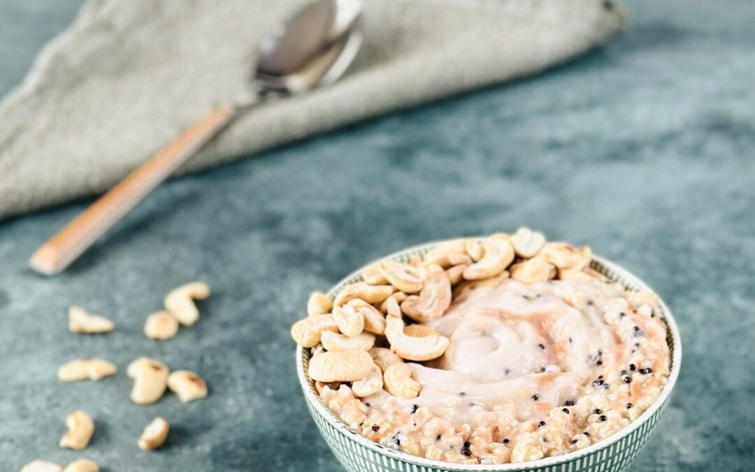 Cremiges Cashew Karotten Quinoa Porridge