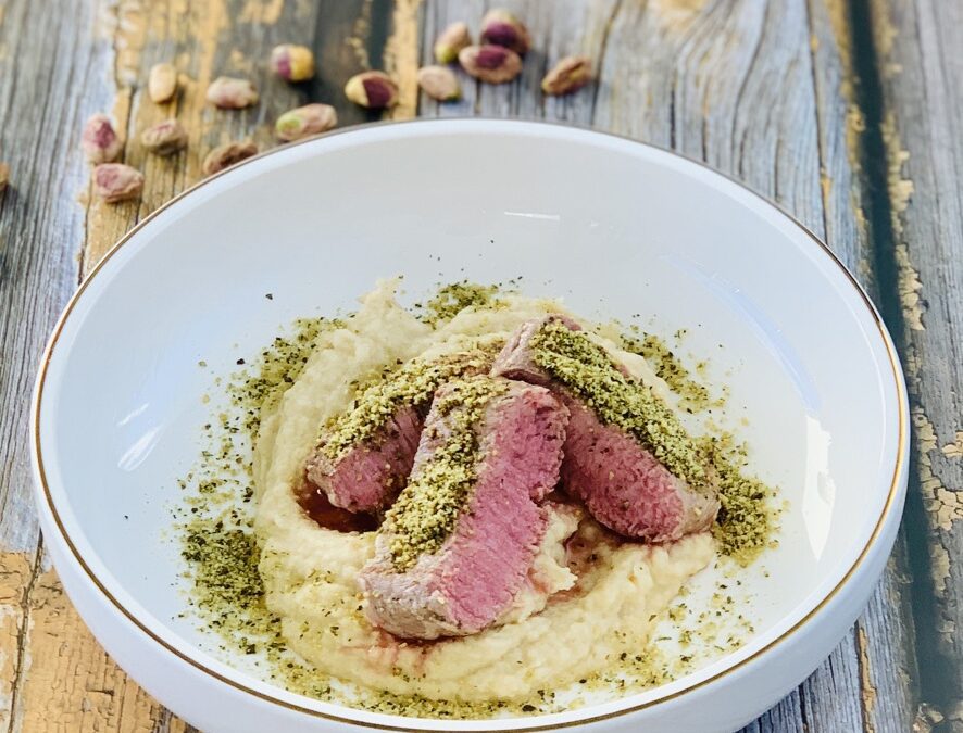 Niedergegartes Lamm auf Pistazien Pastinaken Püree