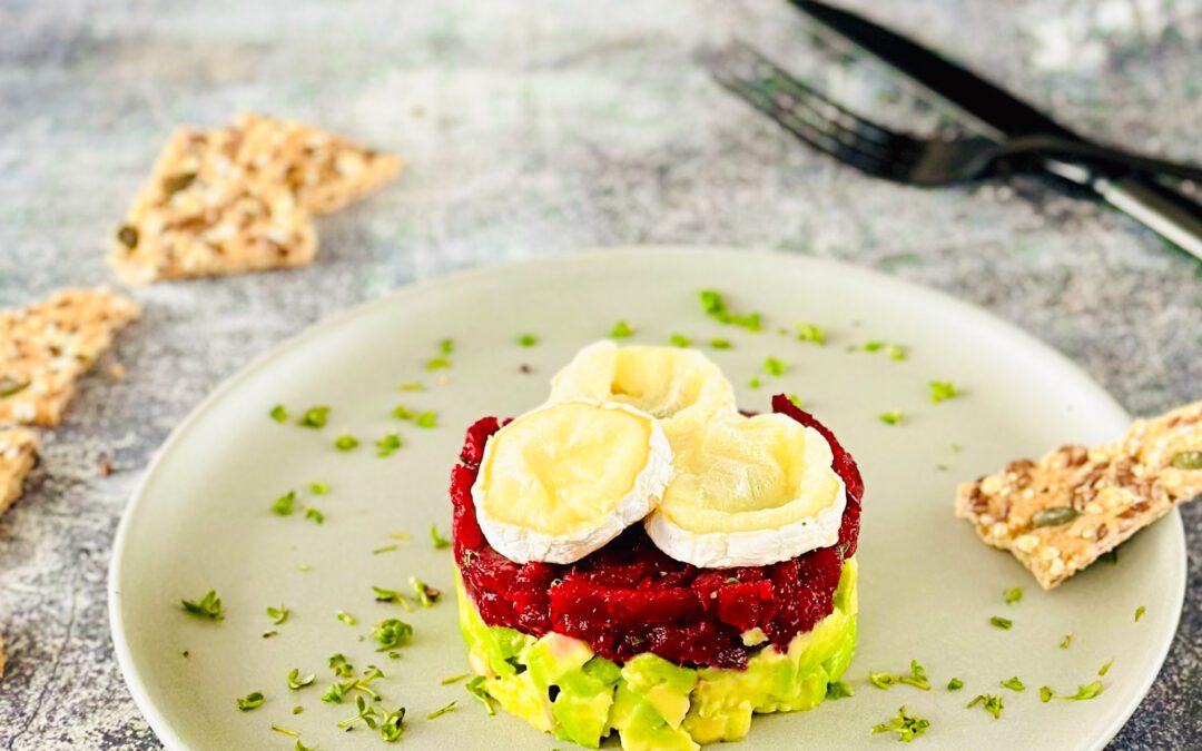 Rote Beete Avocado Tatar mit Ziegenkäse
