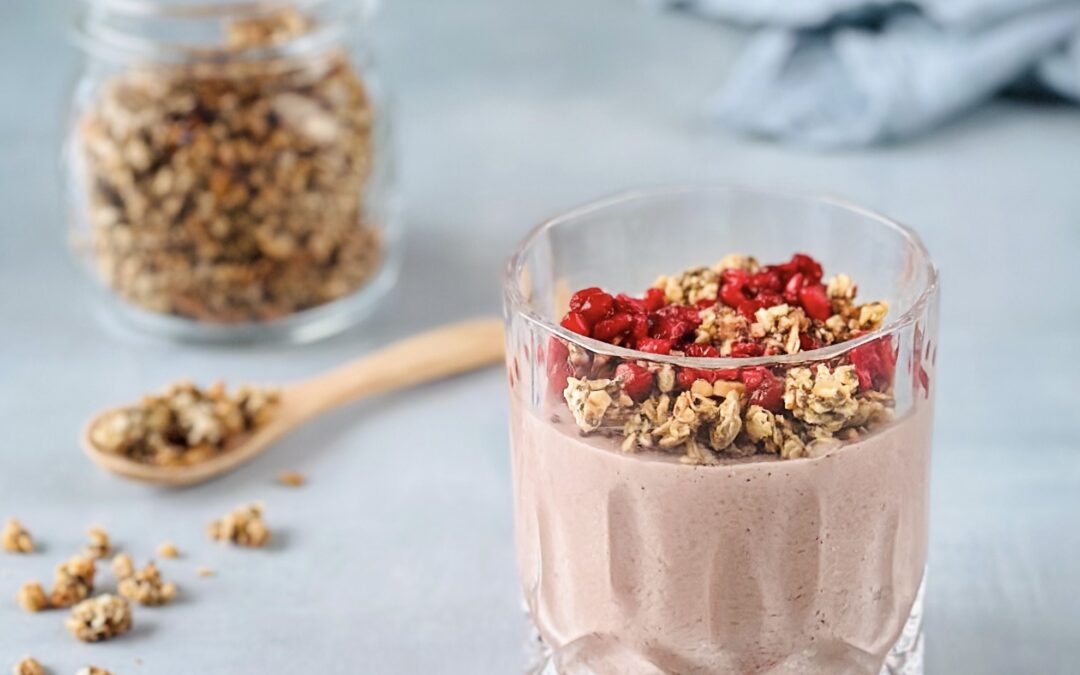 Himbeer Reispudding mit Granatapfel Knusper