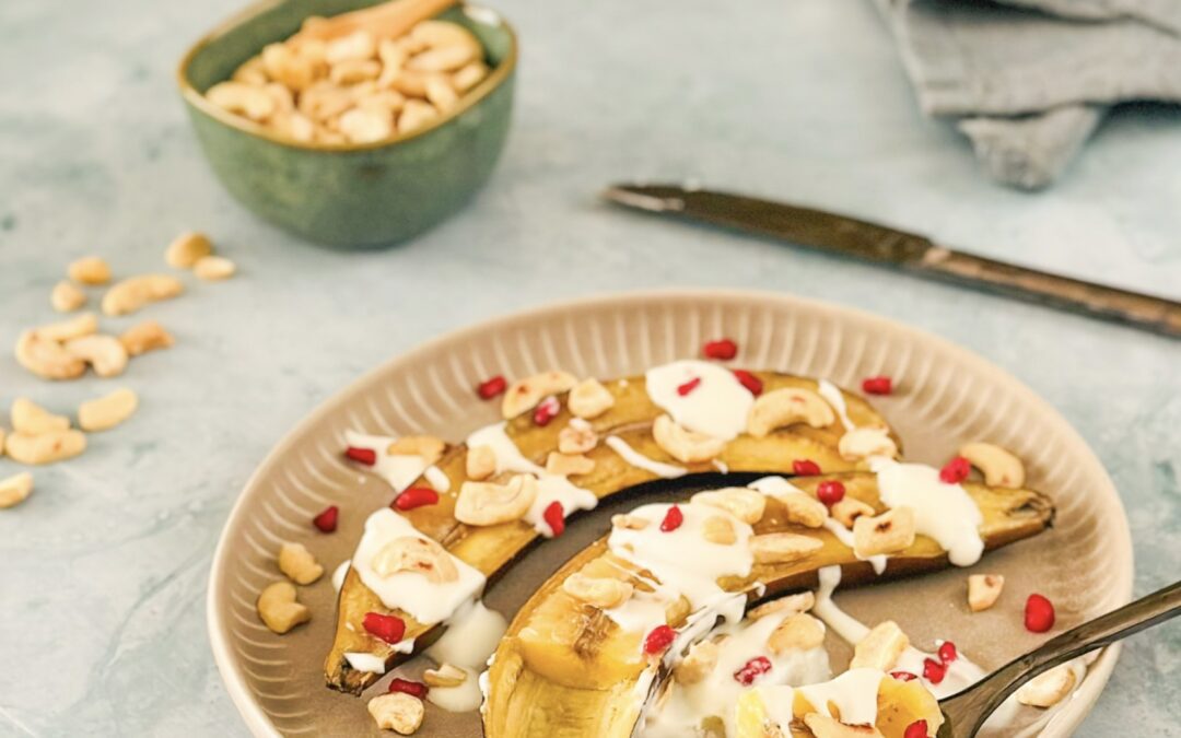 Gebackene Banane mit Kokos und Cashew