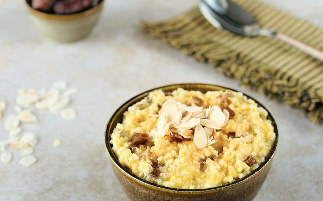 Frühstücks Mango Dattel Couscous