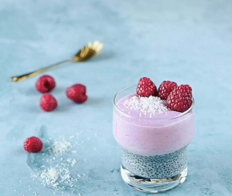 Kokos Chia Pudding mit Himbeeren Kokos Joghurt