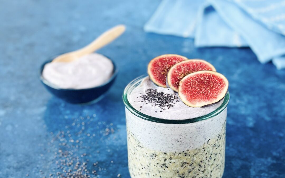 Amaranth Mandel Mohn Porridge mit Acai Topping