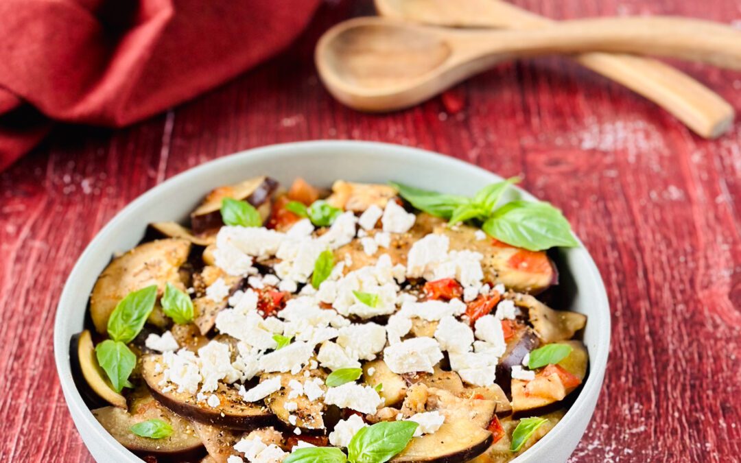 Gebratene Auberginen mit Tomaten und Feta