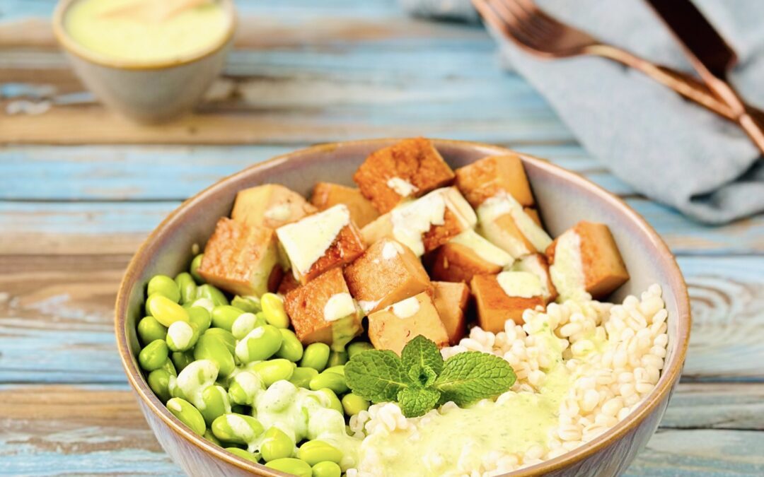 Protein Gersten Bowl mit Edamame und Tofu