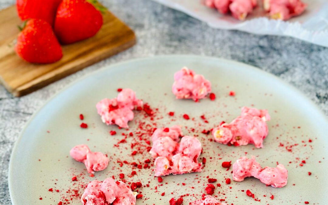 Frozen Strawberry Popcorn