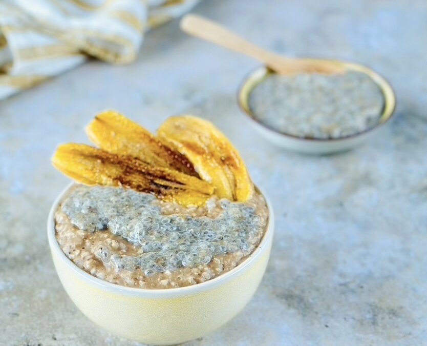 Hafer Erdnuss Porridge mit Bananen Chia Pudding