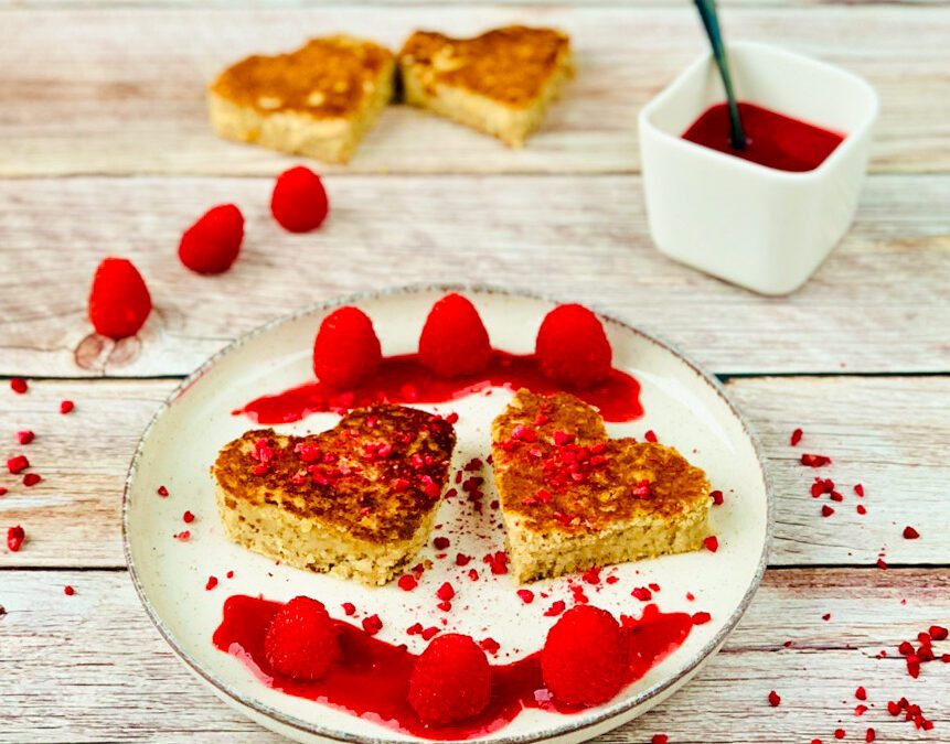 Mandel Hafer Pancakes mit Himbeeren Sauce