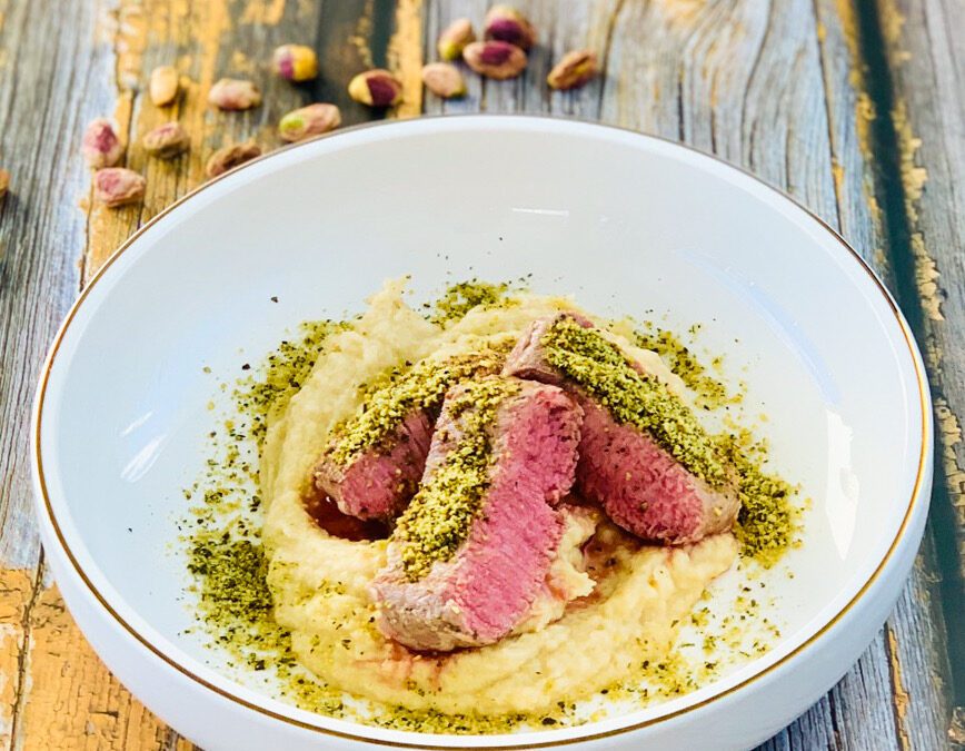 Niedergegartes Lamm auf Pistazien Pastinaken Püree