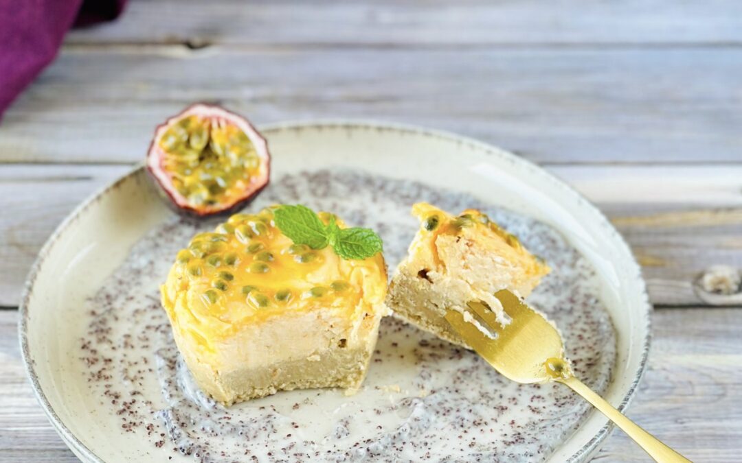 Tofu Passionsfrucht Cheesecake auf Mohn Kokos Joghurt