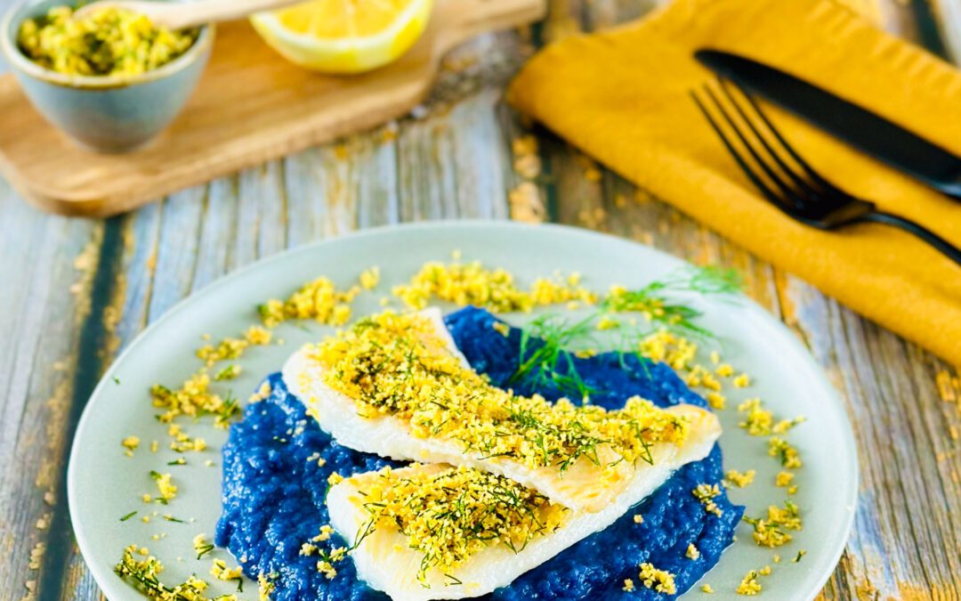 Heilbutt mit Dill Zitronen Brösel auf blauem Kartoffelstampf