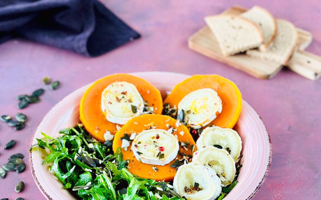 Gebackener Kürbis mit Ziegenkäse auf Rucola Bett