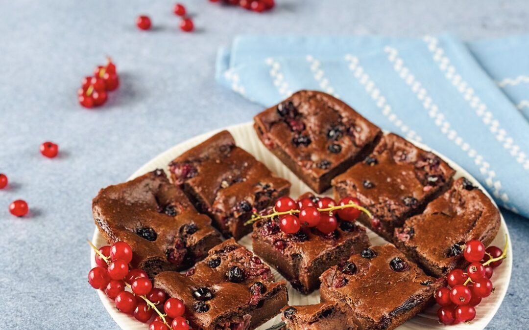 Kichererbsen Schoko Brownies mit Johannisbeeren