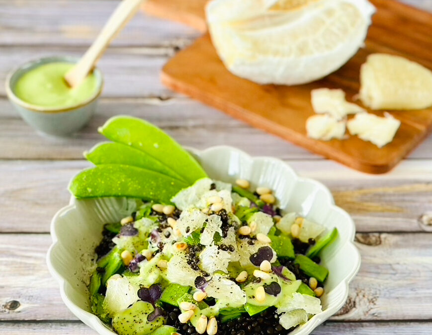 Knackiger Linsen Salat mit Kefen und Pomelo