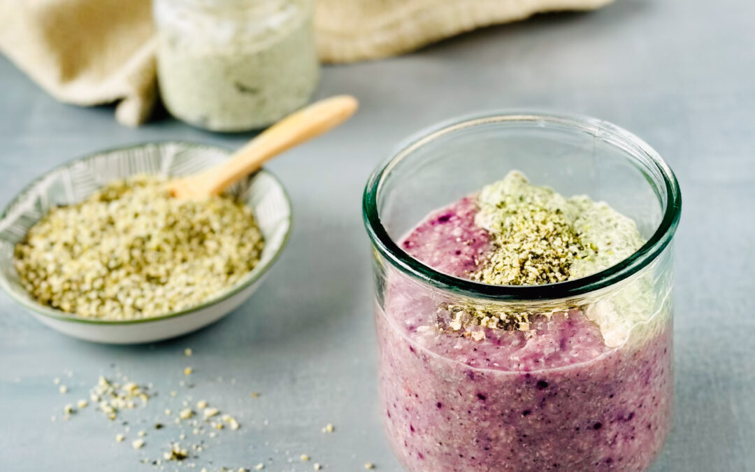 Brombeeren Hirsegriess mit Kürbiskernprotein Chia Pudding